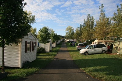 Campingplatz mit Htten